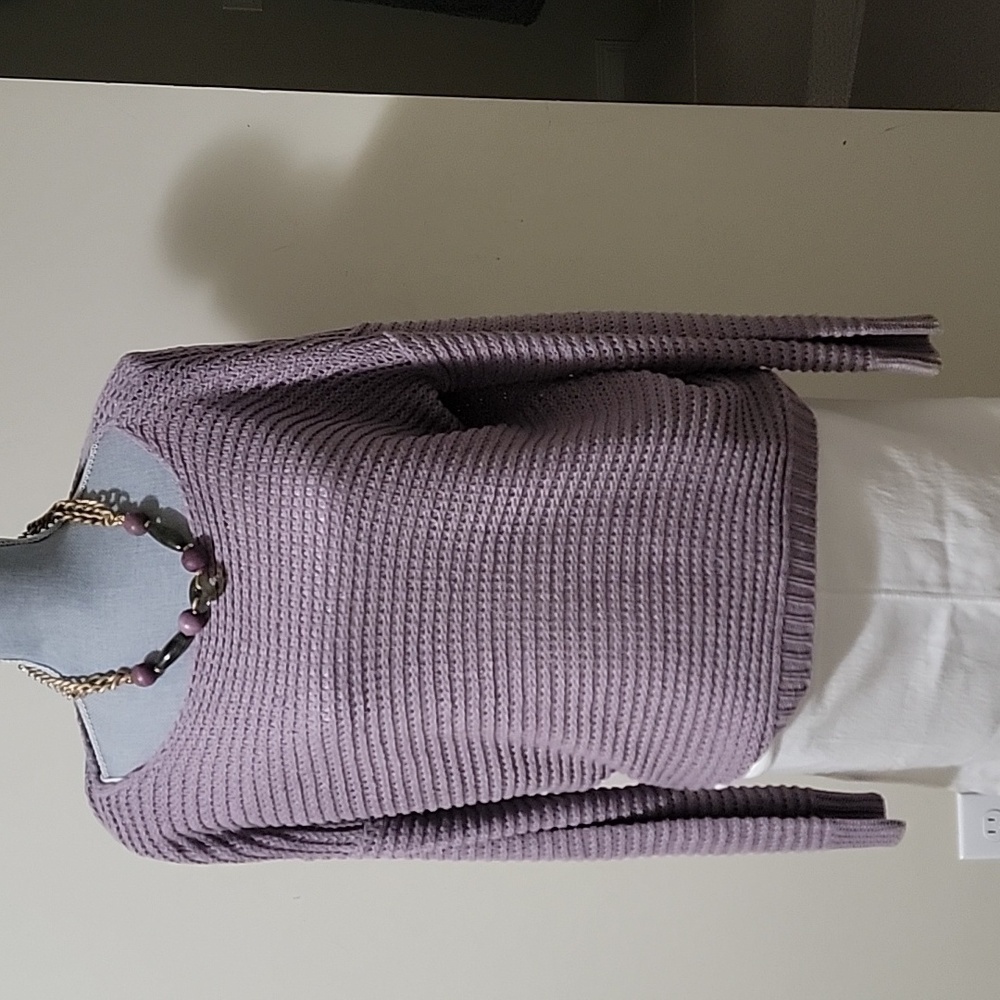 DESIGN LAB  women's knitted sweater size medium in good condition